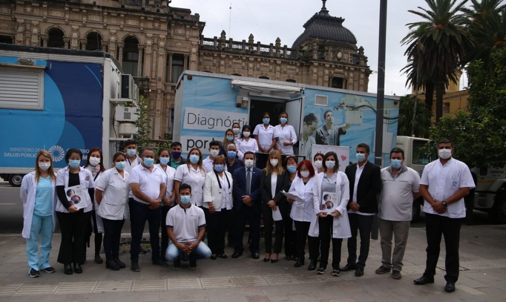 El Tráiler Sanitario ofreció sus prestaciones en plaza Independencia